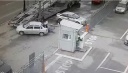 ДТП на парковке автосалона в Иванове – грузовик с полуприцепом наехал на легковушку (ВИДЕО)