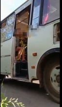 Задержание в Кинешме пассажира автобуса без маски (ВИДЕО 18+ ВНИМАНИЕ! видеоматериал взят из источника без цензур)