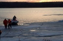 В Кинешме с дрейфующей по реке льдины спасли двух человек