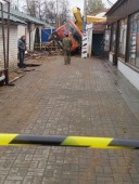 «Удачное» падение крана на торговый павильон в Иванове (ФОТО)