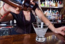 Дамский бой с бутылкой в одном из баров в Вичуге
