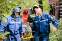Пострадавшего из обрушенного здания в Кохме до медиков транспортировали на спинальном щите (ФОТО, ВИДЕО)