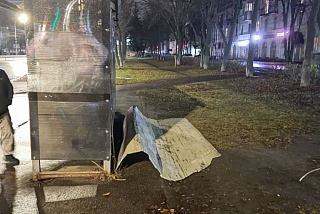 Ветер снес крышу с остановки в Иванове (ФОТО)