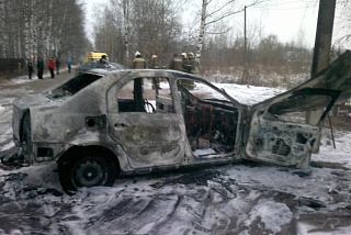 Огонь уничтожил автомобиль в Фурманове