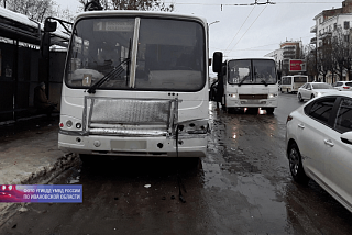 При столкновении двух автобусов в Иванове пострадали 5 пассажиров (ФОТО)