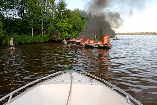 Спасались с горящего катера. Отдых на воде в Ивановской области чуть не закончился трагедией (ФОТО)