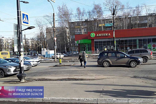 В Иванове автомобиль наехал на пешеходов – женщину и 4-летнюю девочку (ФОТО)