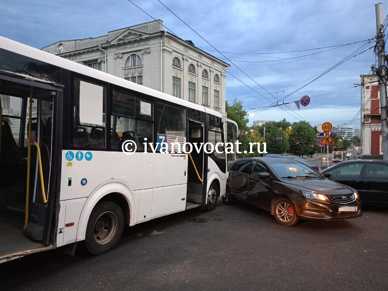 В Иванове зарегистрировано ДТП с автобусом, в салоне которого находились 15  пассажиров (ФОТО) | 23.08.2023 | Новости Иваново - БезФормата