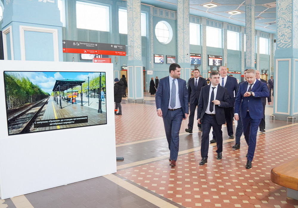 На жд вокзале в областном центре открыли экспозицию в честь развития транспортной инфраструктуры