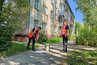 В Иванове закрашивают незаконные надписи, размещенные на асфальте (ФОТО, ВИДЕО)
