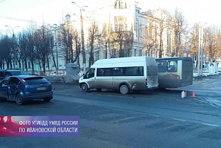 В ДТП в Иванове пострадал пассажир автобуса (ФОТО)