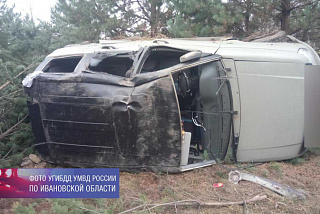 Водитель госпитализирован с травмой позвоночника после ДТП в Ивановской области (ФОТО)
