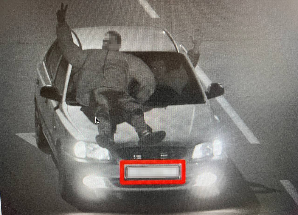 Опасные пассажироперевозки в Ивановской области или докатались на капоте автомобиля (ФОТО)