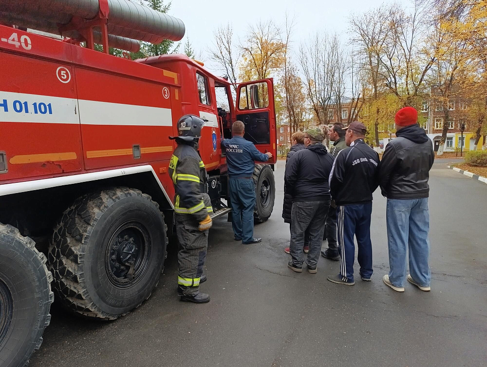 Дети из Фурмановского центра социального обслуживания побывали в пожарной части