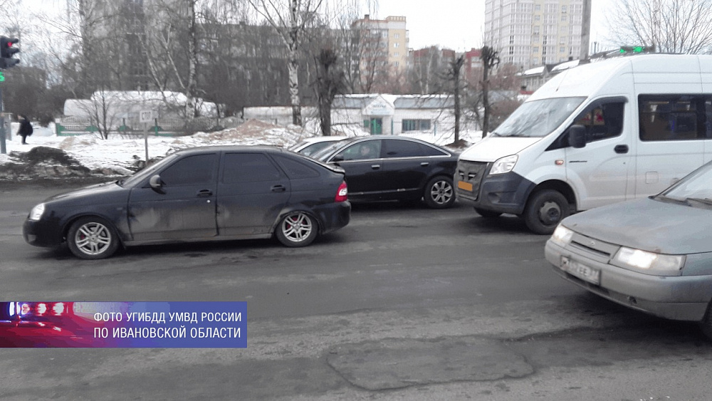 В Иванове автобус в ДТП догнал легковушку (ФОТО)