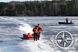 Ивановские спасатели вытащили из ледяной воды еще одного рыбака (ФОТО)