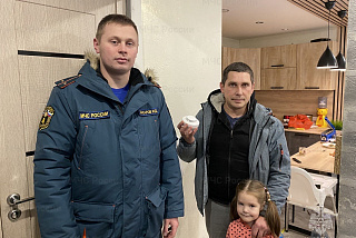 В Комсомольском районе многодетным семьям вручили пожарные извещатели (ФОТО)