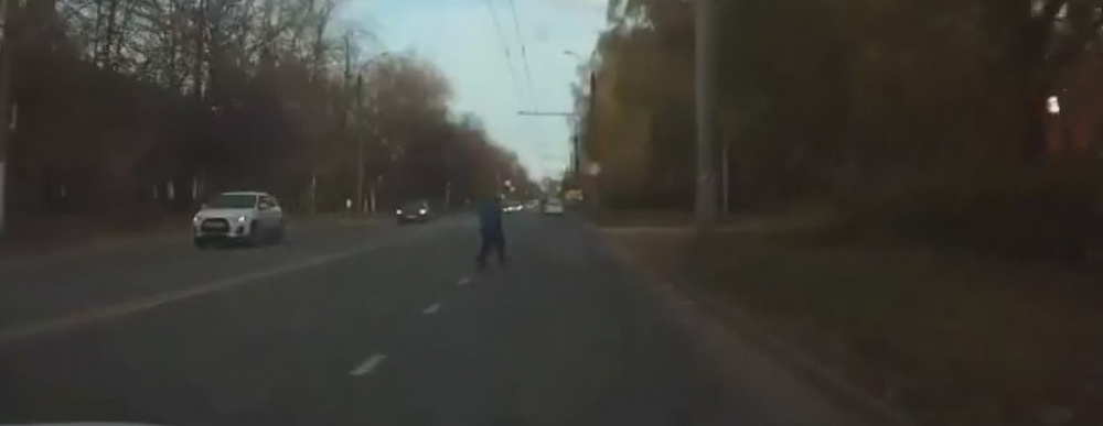Наезд на пожилую женщину в Иванове попал на видео (ВИДЕО 18+)