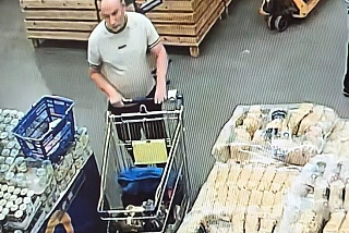 Ведется розыск подозреваемого в краже алкоголя из магазина в Иванове (ФОТО)