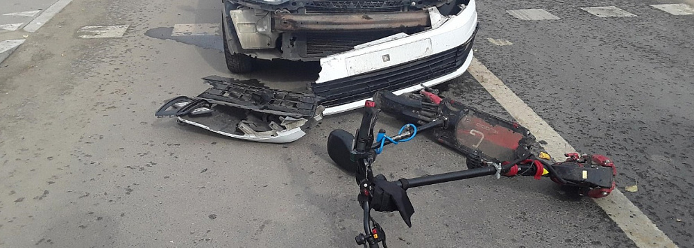 Отец с 6-летним ребенком-пассажиром на электроскутере в Иванове попали в ДТП (ФОТО)