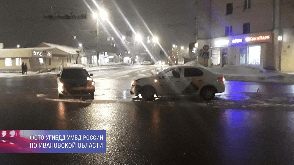 В Иванове 11-летний ребенок госпитализирован с места ДТП. Водитель «Рено» трудился на автомобиле, не имея водительского удостоверения (ФОТО)