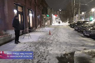 Автомобиль в Иванове на тротуаре наехал на пешехода (ФОТО)