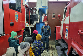 Вичугские пожарные пригласили школьников на экскурсию в часть (ФОТО)