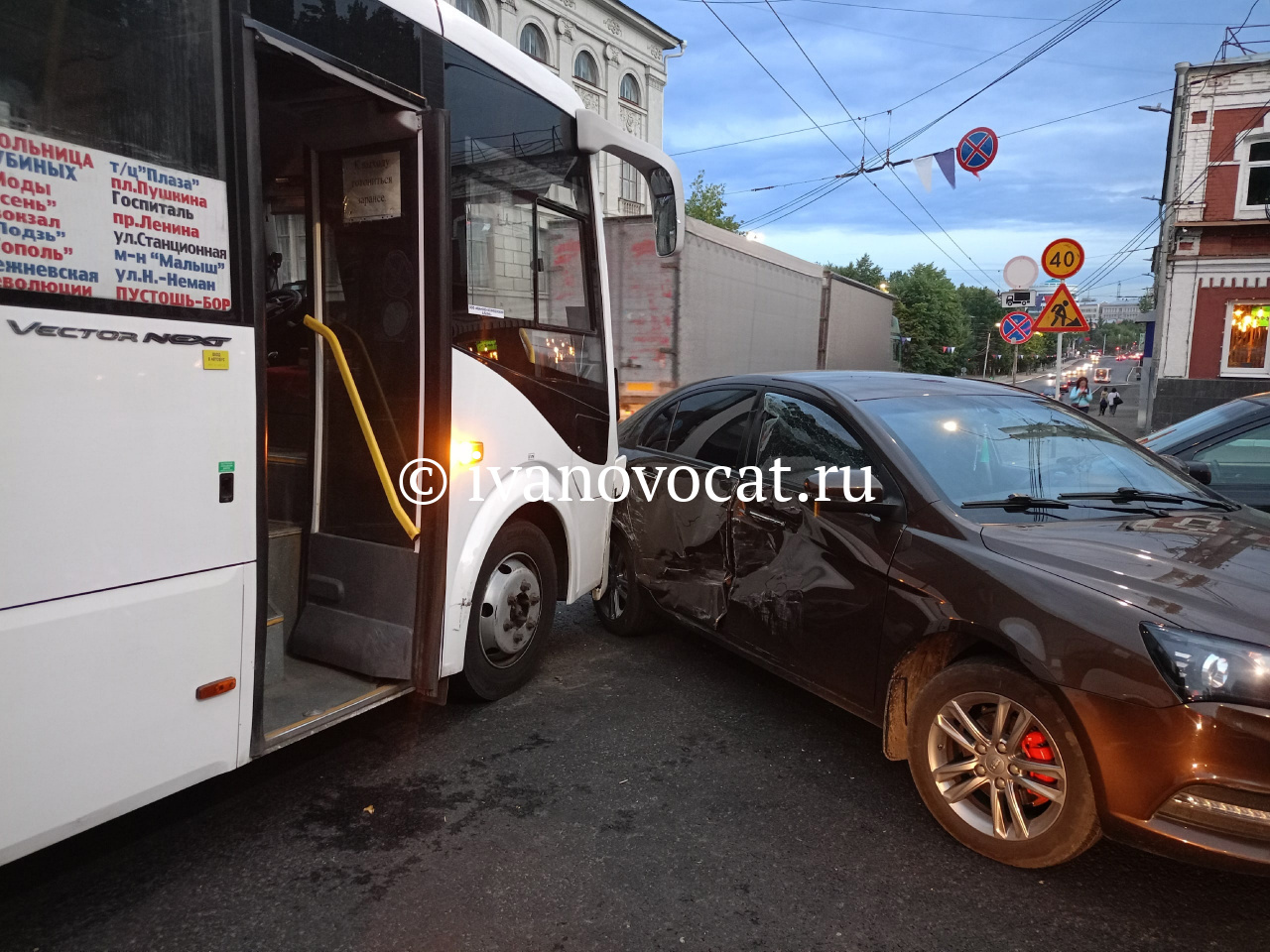 В Иванове зарегистрировано ДТП с автобусом, в салоне которого находились 15  пассажиров (ФОТО) | 23.08.2023 | Новости Иваново - БезФормата