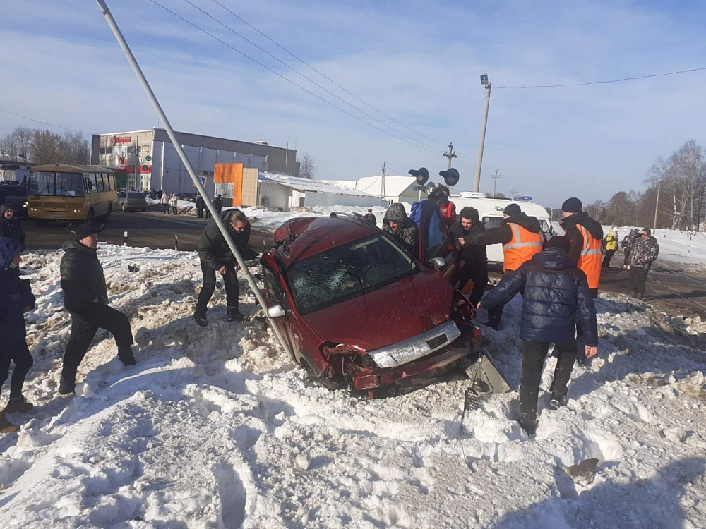В Ивановской области ДТП с участием поезда и легковушки (ФОТО)