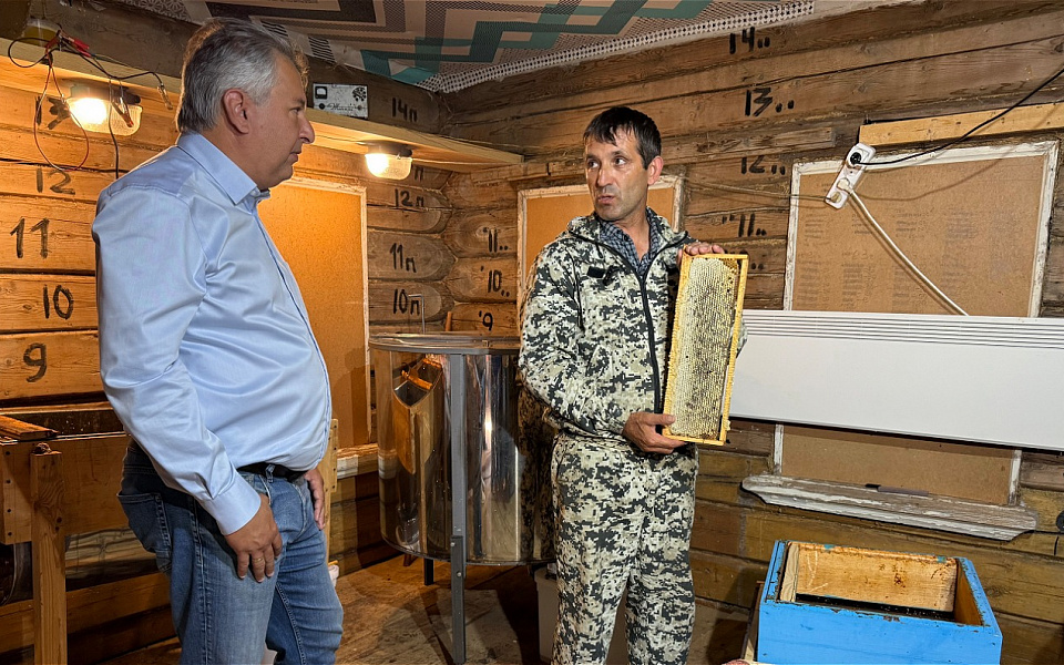 Фермер в Тейковском районе производит восемь видов меда и другую продукцию, используя средства господдержки (ФОТО)