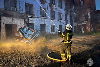 1,6 тысяч кв.м пожара – горело здание в Родниковском районе (ФОТО)