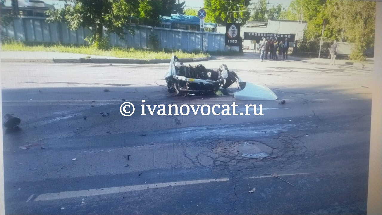 В Иванове подростки попали на автомобиле в разрушительное для легковушки  ДТП (ФОТО) | 19.06.2023 | Новости Иваново - БезФормата