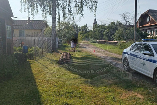 В Лухском районе подросток на мопеде наехал на малыша   