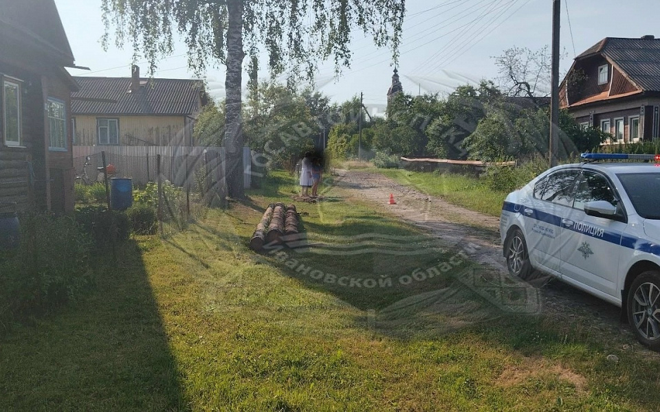 В Лухском районе подросток на мопеде наехал на малыша   