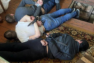 Подозреваемые в краже автомобиля прятались в погребе (ФОТО)