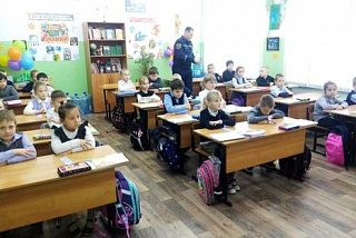 Ивановские спасатели разговаривают со школьниками об опасности тонкого льда (ФОТО)
