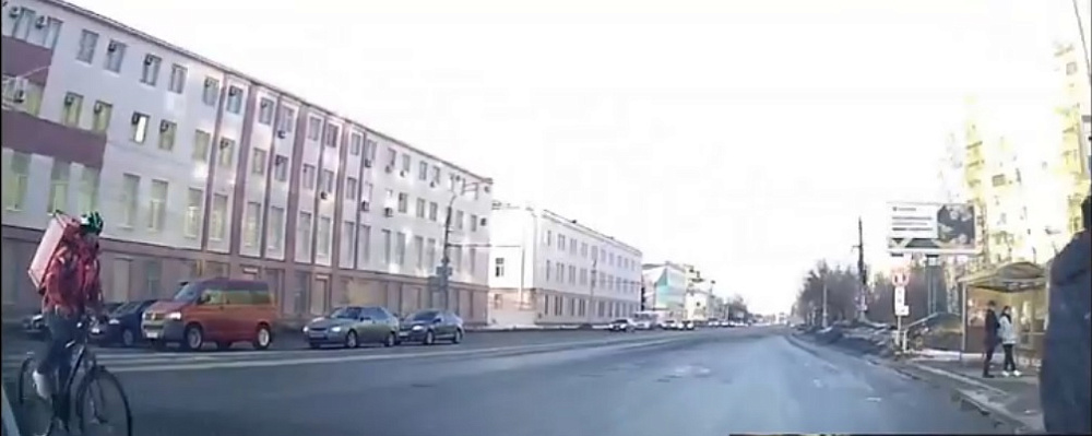 Как велосипедист попал в ДТП в Иванове (ВИДЕО)