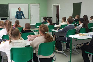 Инспектор ГИМС напомнил школьникам Верхнего Ландеха об осенней безопасности на воде