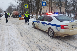 Южские школьники шли на занятия, когда у них под ногами образовалась яма. Ребята получили ожоги (ФОТО)