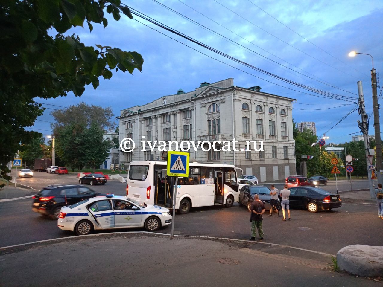 В Иванове зарегистрировано ДТП с автобусом, в салоне которого находились 15  пассажиров (ФОТО) | 23.08.2023 | Новости Иваново - БезФормата