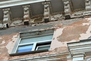 В центре Иванова случилось обрушение карниза с фасада дома (ФОТО)