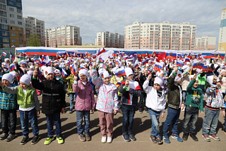 Танцевальный флеш-моб с участием дошколят прошел в Иванове (ФОТО)