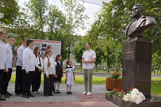 Памятник маршалу Василевскому торжественно открыли в Иванове (ФОТО)