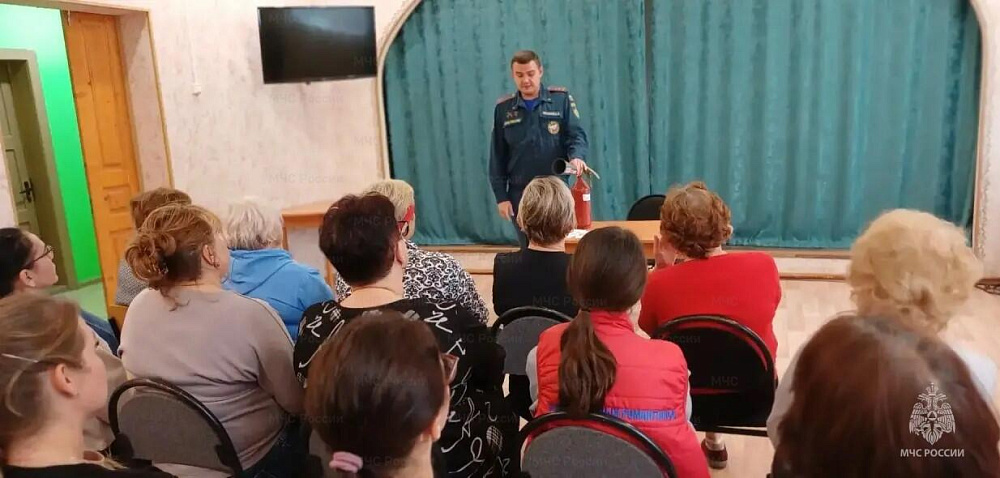 В Приволжском районе для пожилых провели лекцию по пожарной безопасности