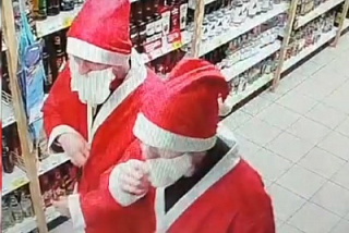 Два Деда Мороза в Иванове пытались украсть спиртное из магазина (ФОТО)