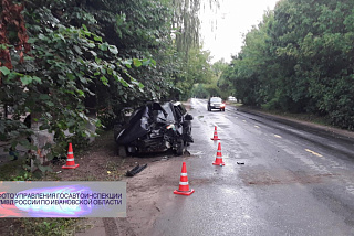 В салоне автомобиля в момент ДТП в Иванове было шесть подростков (ФОТО)