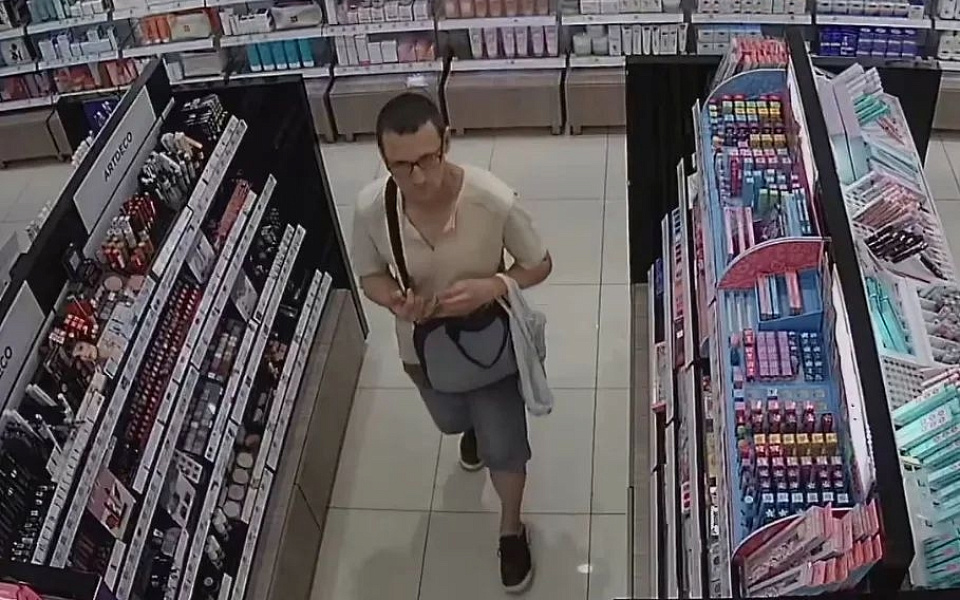 Разыскиваемый мужчина подозревается в краже из магазина косметики в Иванове