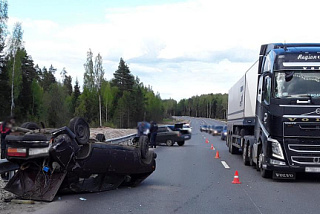 Столкновение в Ивановской области привело к опрокидыванию одного из автомобилей. Пострадали маленькие дети (ФОТО, ВИДЕО)