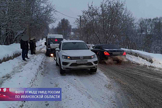 Автобус и автомобиль столкнулись в Иванове. Пострадали пассажиры общественного транспорта (ФОТО)